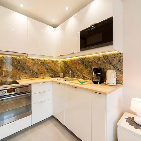 Nowoczesne I Eleganckie Sun Seasons 24 W Karpaczu By Renters Appartamento